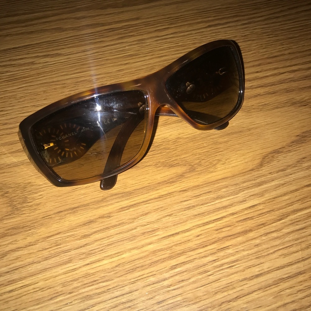 Vintage 2000 CHANEL sun glasses for ultimate cool - Picture 1 of 4